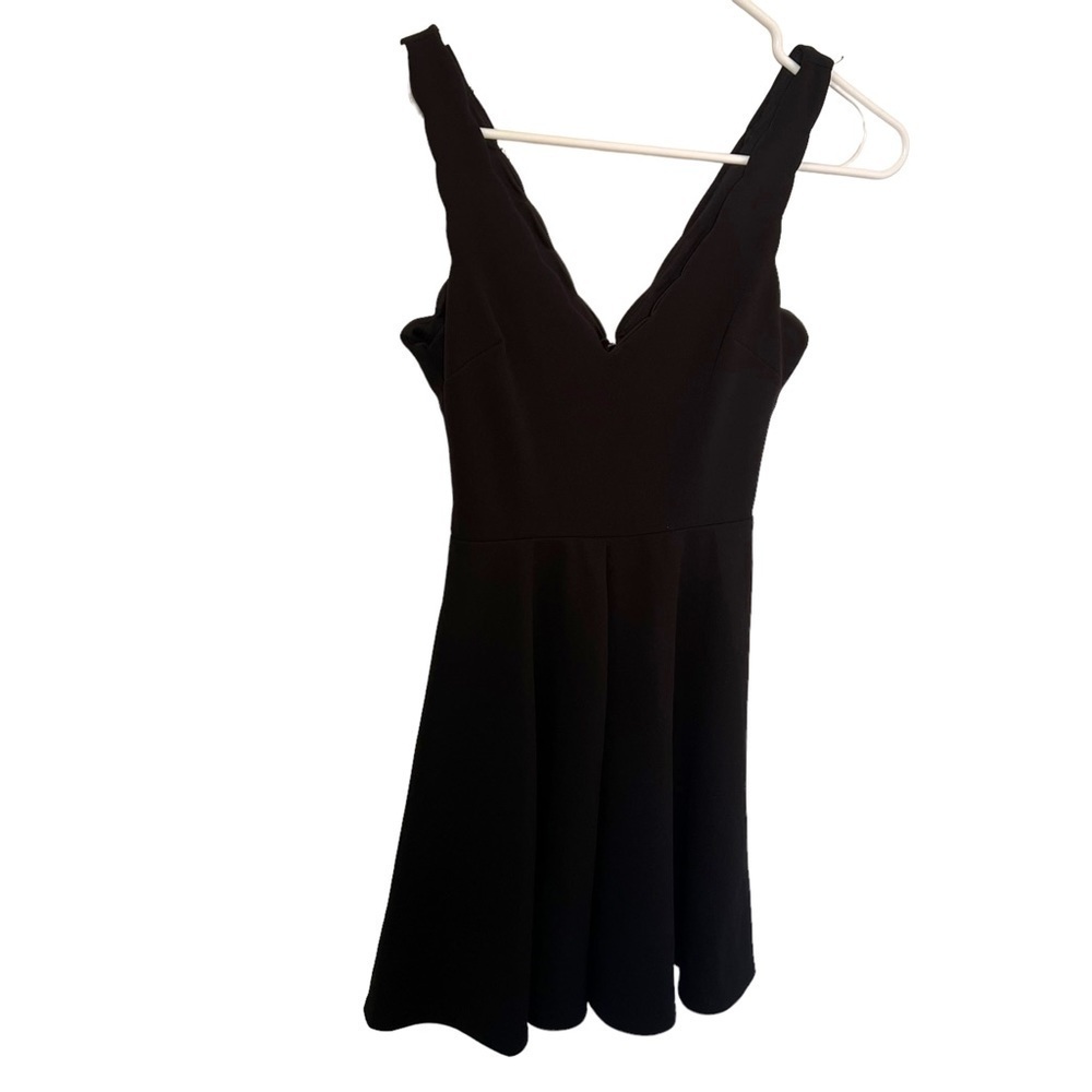 B. Darlin Women's Size 0 Sleeveless Mini Dress Fit & Flare Scallop Hem V-Neck